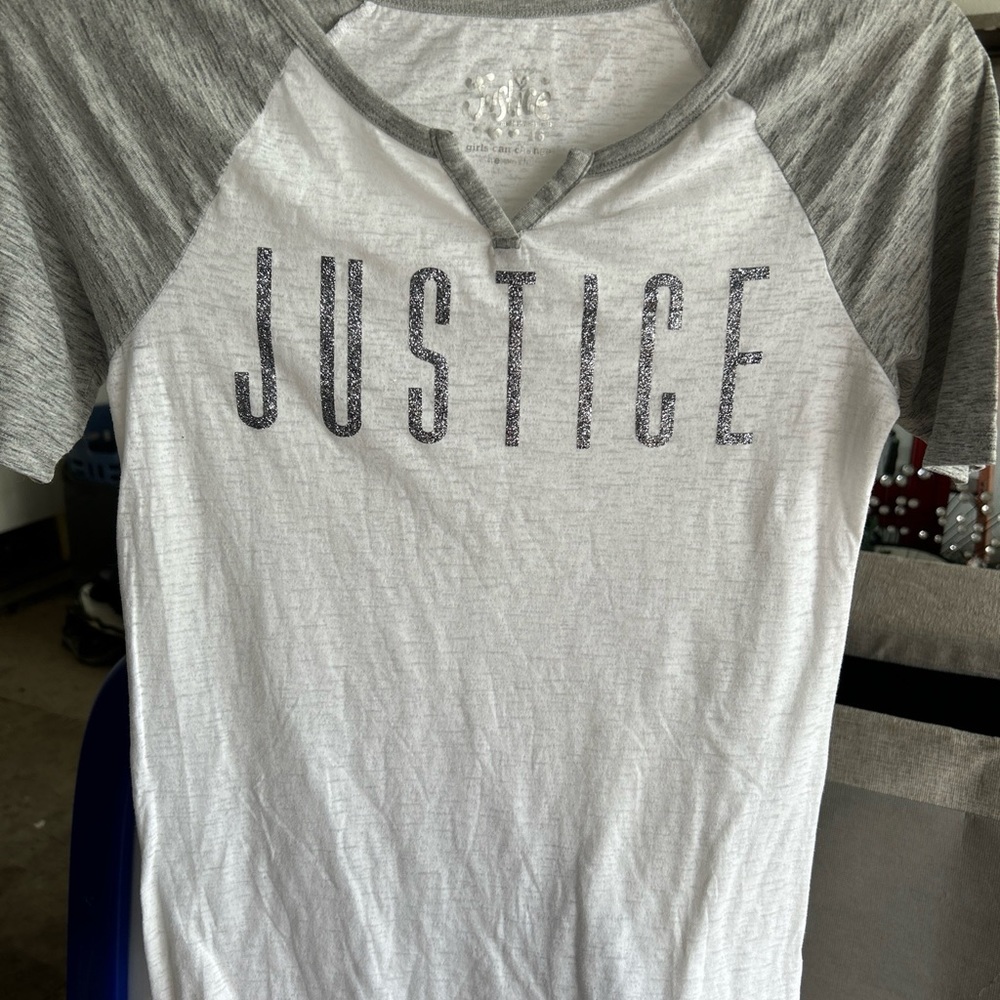 Justice T-Shirt. Size 16 (M) Girls Can Change The World